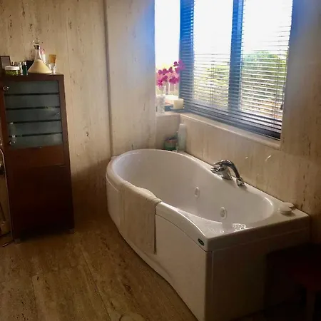 De Lujo Con Piscina Interior En